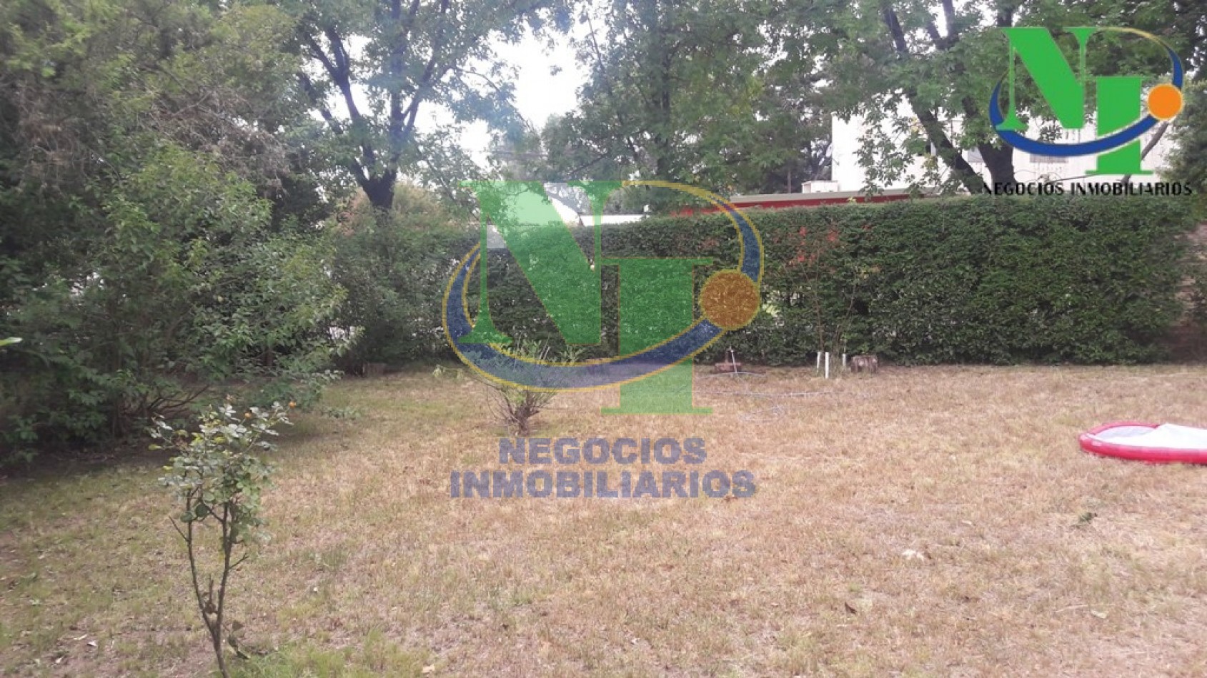 Propiedad en esquina, ideal para emprendimiento comercial!!!