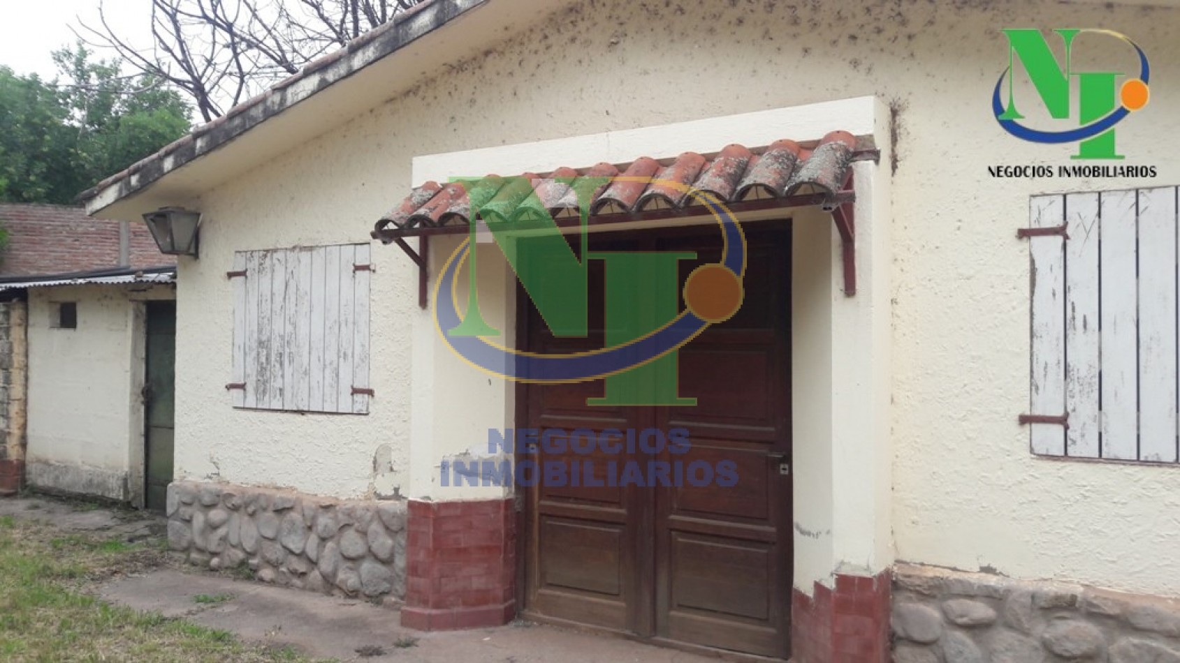 Propiedad en esquina, ideal para emprendimiento comercial!!!