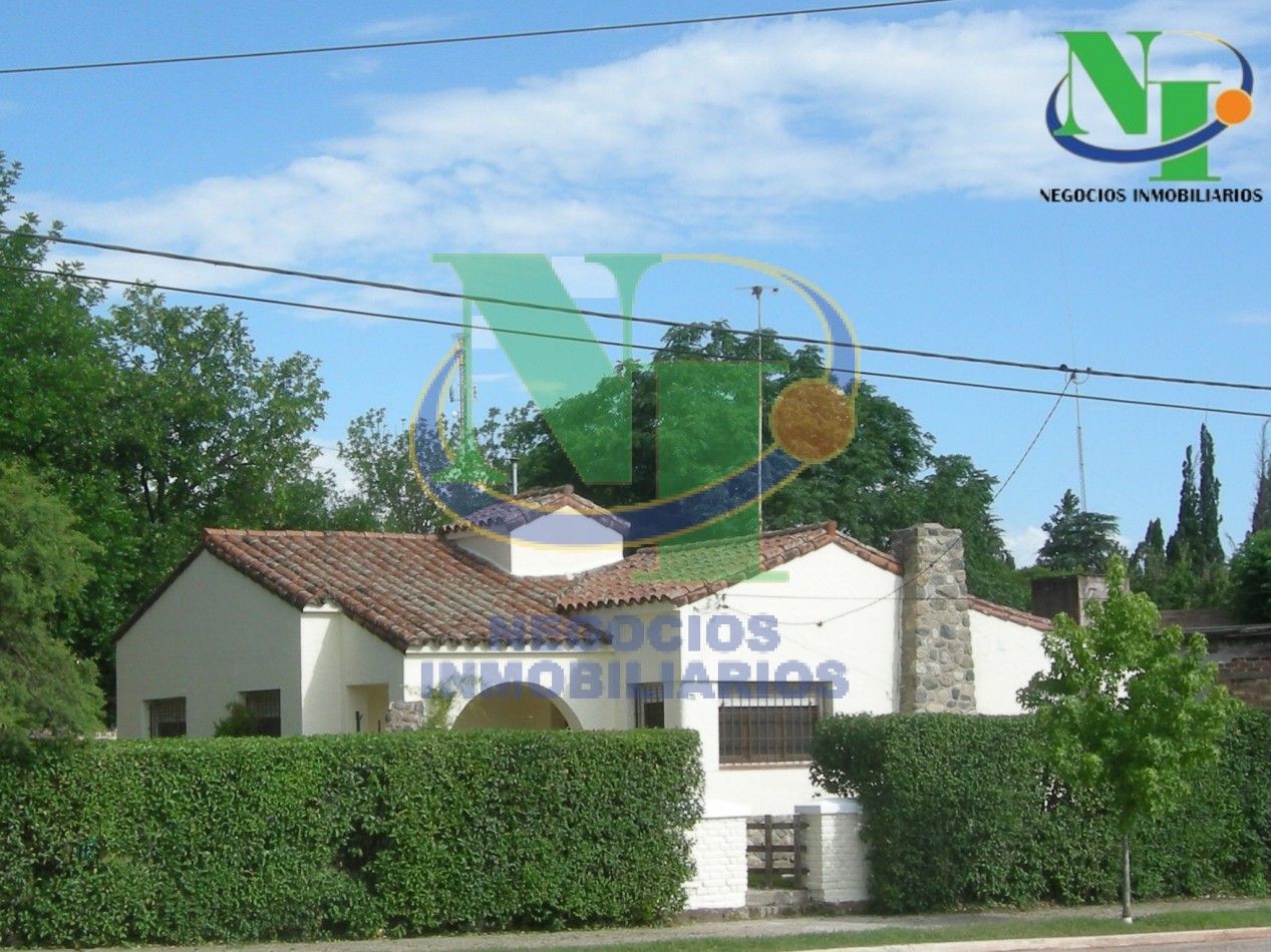 Propiedad en esquina, ideal para emprendimiento comercial!!!