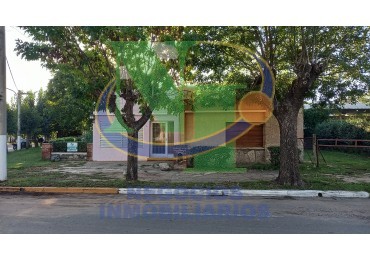 Av. San Martin, frente a la plaza principal.